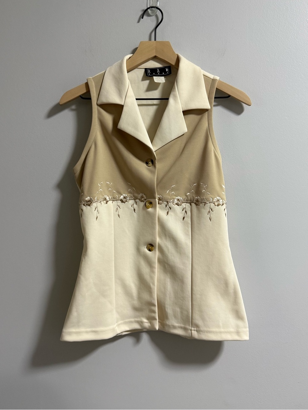 Vintage RAW Sleeveless Two-Tone Embroidered Button Front Top - Beige & Ivory - Picture 2 of 7